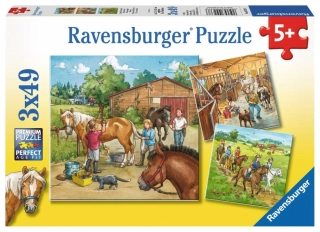 RAVENSBURGER Puzzle - Den u koní (3 x 49 dílků)